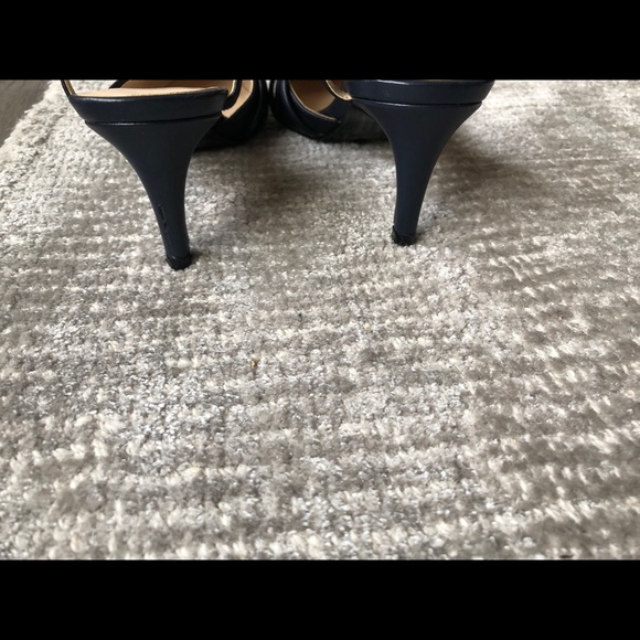 *SOLD* Nine West Ankle Strap Pumps 5.5 - Picture 3 of 5